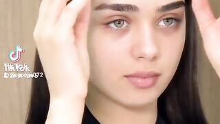 Beautiful and light makeup for a charming look