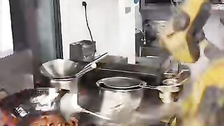 NEWS!!!!!!!! Robot ???? Can COOK