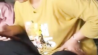Santai untuk makan makan bersama mba cantik