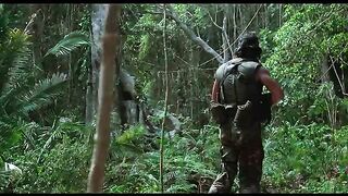 Predator 1987 something in those trees scène movie