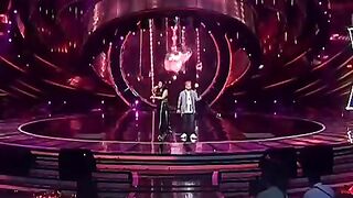 _tere_sang_pyar_main_nahin_todna__Arunita_kanjilal_Indian_idol_performance_status_video_