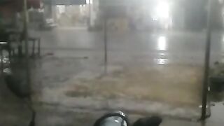 Hujan deras 4