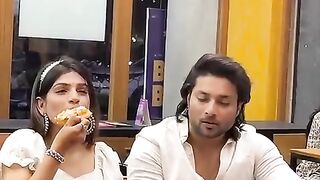 Aapko Kesa Partner Cahhiye . Bhukhad Ya Dhokebaaz ????