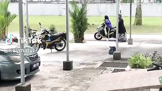 Belajar motor tabrak tiang