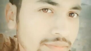 Hum dosti waha karty he jaha jan se zayad zaban ki keemat ho
