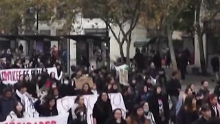 Chilean students march to the presidential palace in solidarity with Palestine
