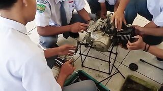Kegiatan Belajar Mengajar siswa TBSM Esemka madusi