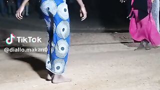 Danse un peu à la mode