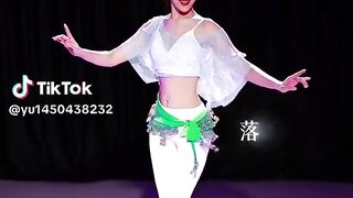Elle le fait