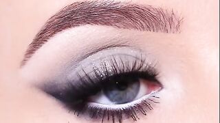 #Soft,sparkly eye makeup with gray tone