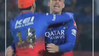 Which team hit more than 150 sixes in ipl