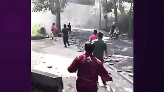 Kecelakaan mobil buat batako