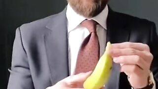 Jeito chique de comer banana