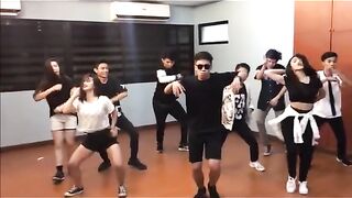 Throwback part 2 HAHAHAHA nakakamiss. Ako po yung nasa gitna ✌️ #fyp #foryou #foryoupage.