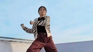 Trending TikTok Dance Tutorial: Learn the Latest Moves!