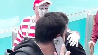 The_pointer!___Tom_the_mime
