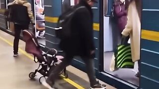 The starkly contrasting actions between a gentleman and a homeless person #amazing  #goodnews