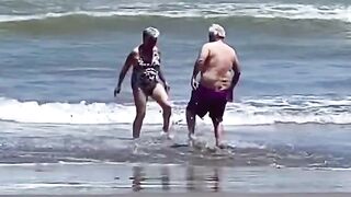 Elderly Couple Having The Best Time On The Beach ❤️