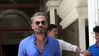 Suniel Shetty snapped in Bandra #sunielshetty #shorts #short #trending #viral #bollywood #shortvideo