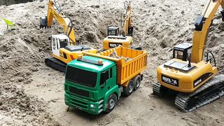 RC Excavator fills sand into rc dump truck