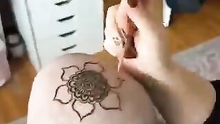 Henna crown mehndi