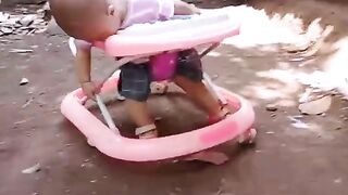 Lagi belajar jalan di box,.????