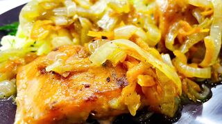 СОЧНАЯ ГОРБУША под ЛУКОВОЙ подушкой