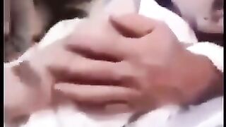 القطة والطفل غزة