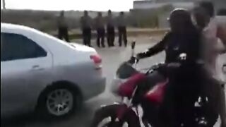 Grita una madre por su hijo