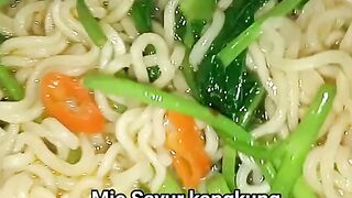 Mie Rebus Sayur Kangkung