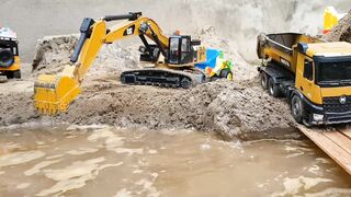 RC Excavator 11