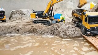 RC Excavator 12