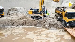 RC Excavator 13