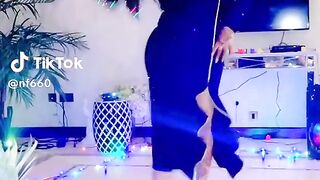 رقص جميل الفتات عبية Beautiful dance of an Arab girl 2