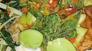 Nasi sayur bayam dan tempe penyet pete