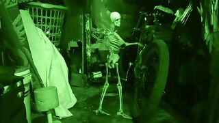Skeleton dance 2