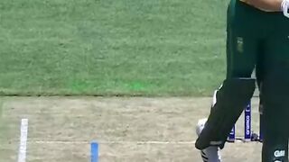 Phenomenal fielding from Kamindu Mendis to dismiss Aiden Markram ☝️  #SLvSA #T20WorldCup