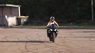 It’s_getting_warm_????_ça_chauffe_!____????????_#stunt_#bike_#drift_#motorcycle_#moto_#ride_#bikergirl
