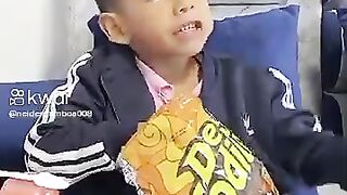 Llego la mujer y el con otra gracias al niño que le salbo
