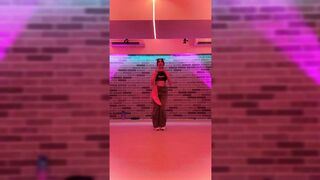 Indian Girl Shanaya Makani Dance 3