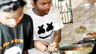पहली बार अंडा बनाए।।#shortvideos #febspot #viral.