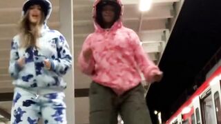 Easy TikTok Dance 2023 @fiona???? #stuttgart #0711 #foryou #fyfyfyfyfy #dance #fypシ #viralvideo #dancevideo #bestie