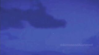 Scenes of the US aircraft carrier Eisenhower being struck by the Yemeni armed forces affiliated with the Houthis.