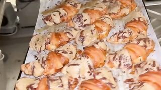 Trying the first ever cookie croissant in Paris ????Boulangerie Louvard #france #cookie #croissant
