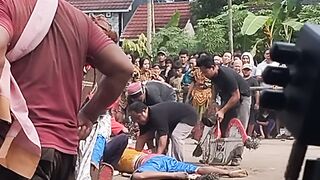 Detik detik kesurupan