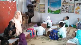 eps 047 | baby is playing in the class