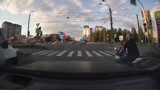 The biker effectively and painfully said goodbye to the summer season in Saint-Petersburg