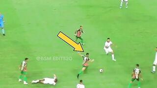 Funny moment in football. Try not to laugh