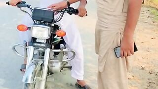 Helemet kia huta police wala bechara