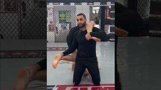 Using the submarine to get up from a wrestle up low single. All instructionals available on Jujiclub